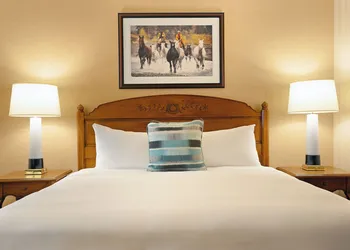 Little America Cheyenne hotel thumbnail 7