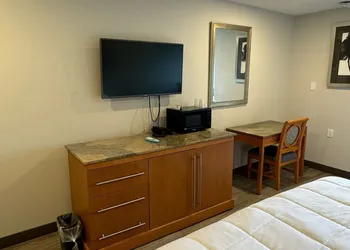 Days Inn by Wyndham Moosic hotel thumbnail 6
