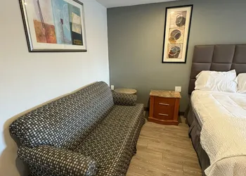 Days Inn by Wyndham Moosic hotel thumbnail 8