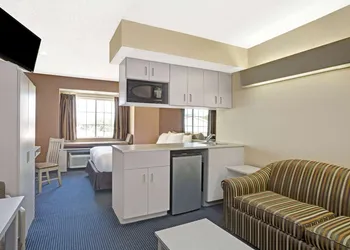Microtel Inn & Suites by Wyndham Houston hotel thumbnail 3