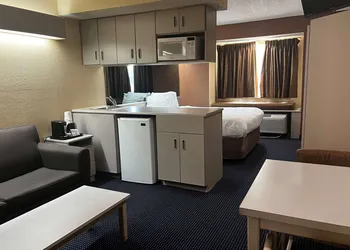 Microtel Inn & Suites by Wyndham Houston hotel thumbnail 7