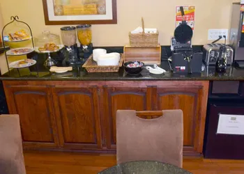 Dynasty Suites Hotel Riverside hotel thumbnail 3
