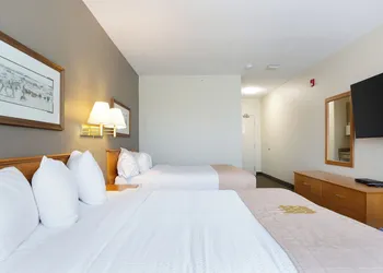 Lakeview Inns & Suites - Okotoks hotel thumbnail 6