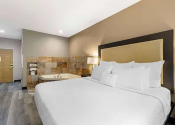 Best Western Plus Des Moines West Inn & Suites hotel thumbnail 6