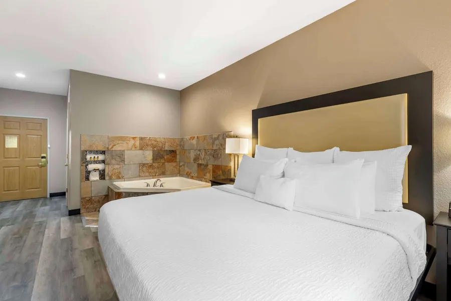 Best Western Plus Des Moines West Inn & Suites hotel detail image 6