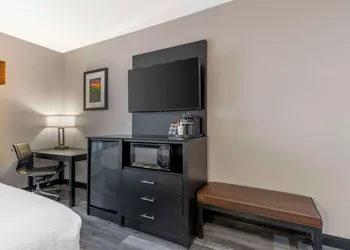 Best Western Plus Des Moines West Inn & Suites hotel thumbnail 7