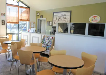 Super 8 by Wyndham Wells hotel thumbnail 3