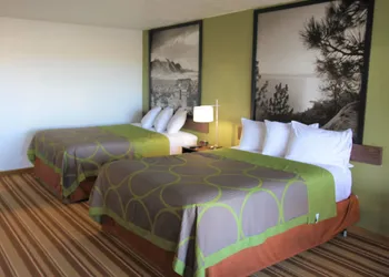 Super 8 by Wyndham Wells hotel thumbnail 8