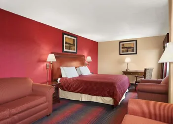 Ramada by Wyndham East Orange hotel thumbnail 5