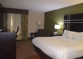 Comfort Inn & Suites Maumee - Toledo (I80-90) hotel thumbnail 5