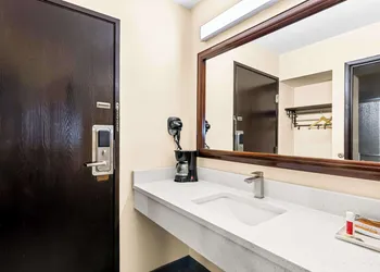 Americas Best Value Inn McMinnville hotel thumbnail 8