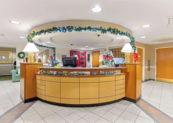 La Quinta Inn & Suites by Wyndham Boston Somerville hotel thumbnail 4