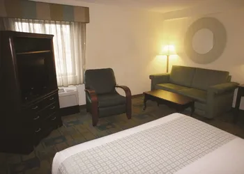 La Quinta Inn & Suites by Wyndham Boston Somerville hotel thumbnail 7