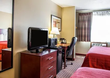 Quality Inn & Suites Davenport near I-80 hotel thumbnail 6