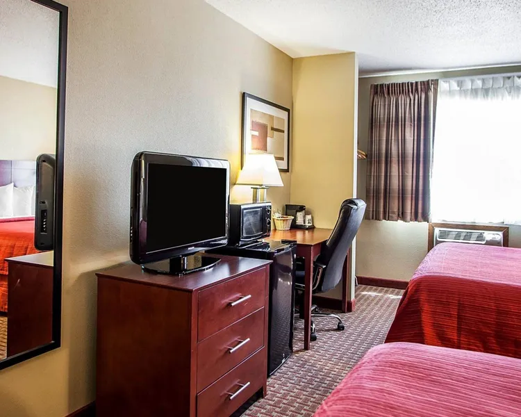Quality Inn & Suites Davenport near I-80 hotel detail image 6