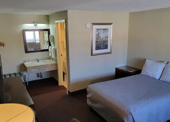 Queen City Inn hotel thumbnail 4