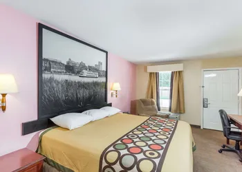 Super 8 by Wyndham Statesboro hotel thumbnail 5