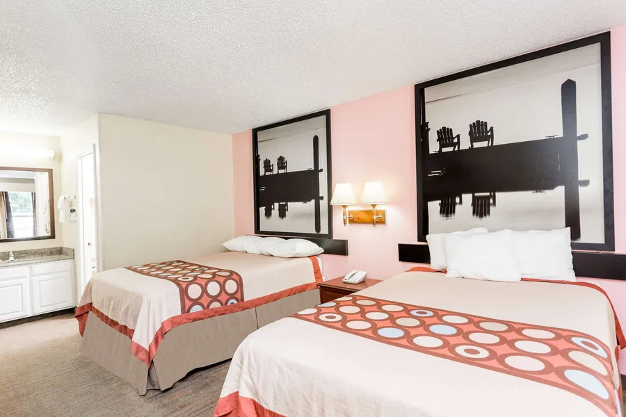 Super 8 by Wyndham Statesboro hotel detail image 6