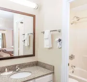 Super 8 by Wyndham Statesboro hotel detail image 7