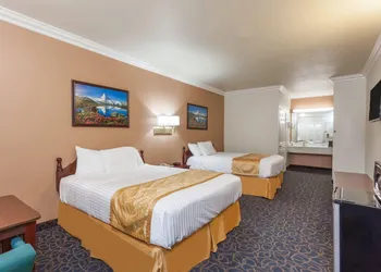 Days Inn & Suites by Wyndham South Gate hotel thumbnail 3