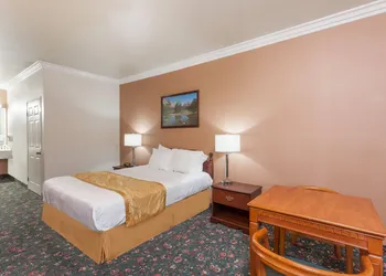Days Inn & Suites by Wyndham South Gate hotel thumbnail 5