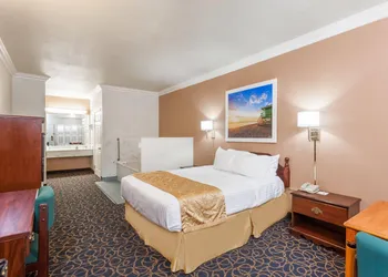 Days Inn & Suites by Wyndham South Gate hotel thumbnail 8