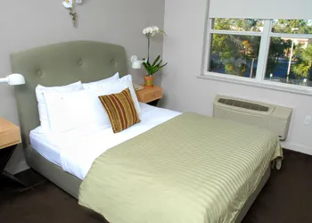 The Eo Inn - Downtown hotel thumbnail 6