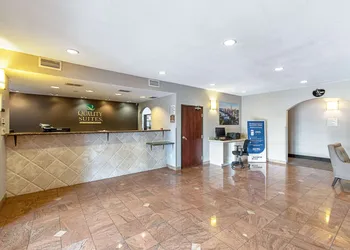 Quality Suites Austin South St. Elmo District hotel thumbnail 2