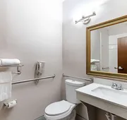 Quality Suites Austin South St. Elmo District hotel detail image 4