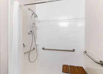 Quality Suites Austin South St. Elmo District hotel thumbnail 5