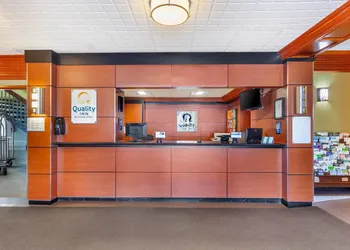 Quality Inn Toronto Airport hotel thumbnail 2
