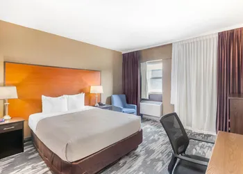 Quality Inn Toronto Airport hotel thumbnail 4