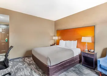Quality Inn Toronto Airport hotel thumbnail 5