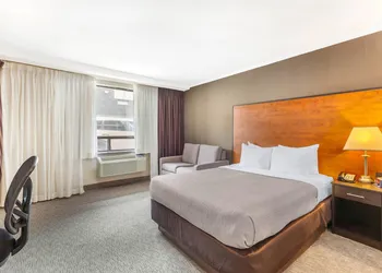 Quality Inn Toronto Airport hotel thumbnail 8