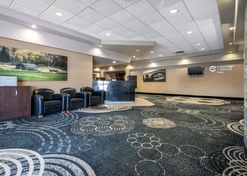Clarion Hotel & Suites hotel thumbnail 3
