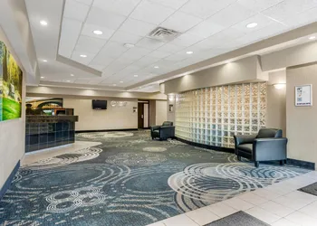 Clarion Hotel & Suites hotel thumbnail 4