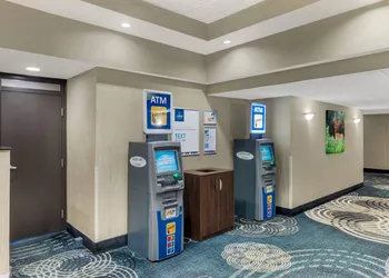 Clarion Hotel & Suites hotel thumbnail 6