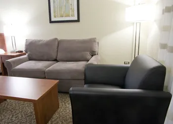 Clarion Hotel & Suites hotel thumbnail 7