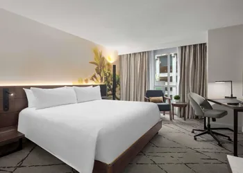 Novotel Toronto Centre hotel thumbnail 7