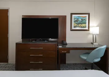 Doubletree by Hilton Hotel Kamloops hotel thumbnail 6