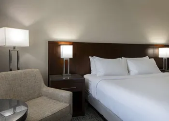 Doubletree by Hilton Hotel Kamloops hotel thumbnail 7