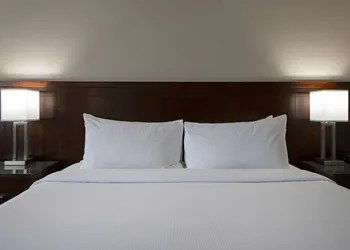 Doubletree by Hilton Hotel Kamloops hotel thumbnail 8