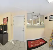 Econo Lodge Sharon - Foxborough hotel detail image 3