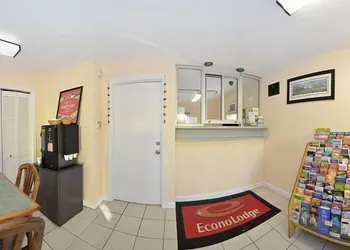 Econo Lodge Sharon - Foxborough hotel thumbnail 3