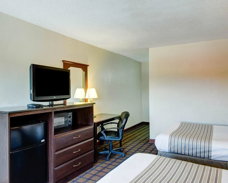 Econo Lodge Sharon - Foxborough hotel detail image 6