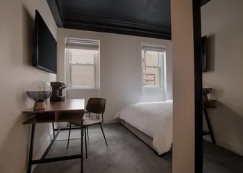 Dupont Circle Embassy Inn by FOUND hotel thumbnail 2