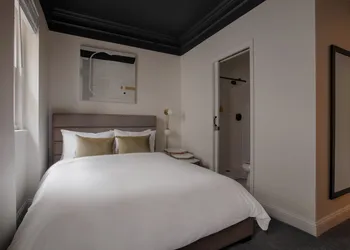 Dupont Circle Embassy Inn by FOUND hotel thumbnail 4