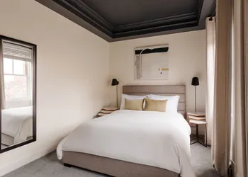 Dupont Circle Embassy Inn by FOUND hotel thumbnail 6