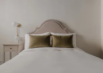 Dupont Circle Embassy Inn by FOUND hotel thumbnail 8