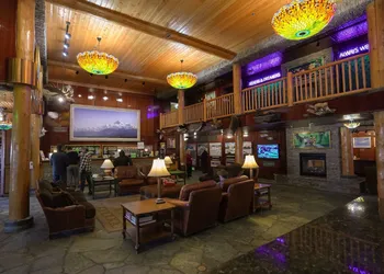 Pike's Waterfront Lodge hotel thumbnail 3